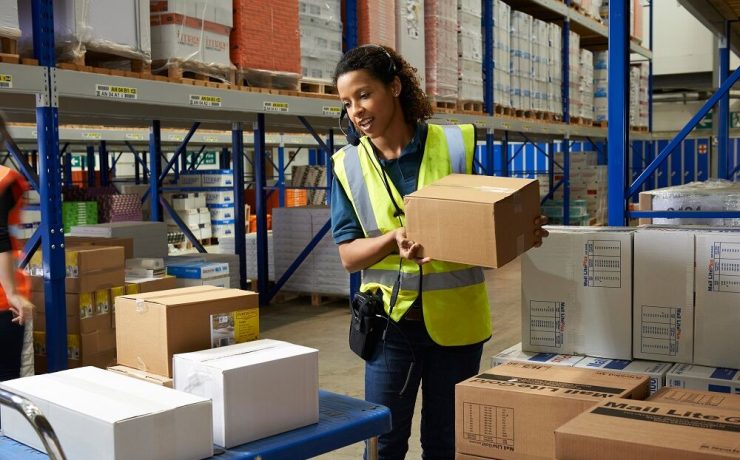 woman-ni-warehouse